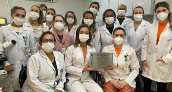 Laboratório do Hospital Escola recebe reconhecimento de excelência