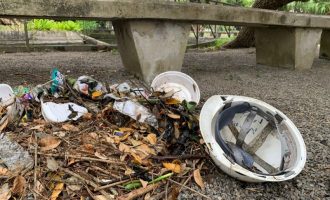 Sanep realiza manutenção do lago da Praça Coronel Pedro Osório