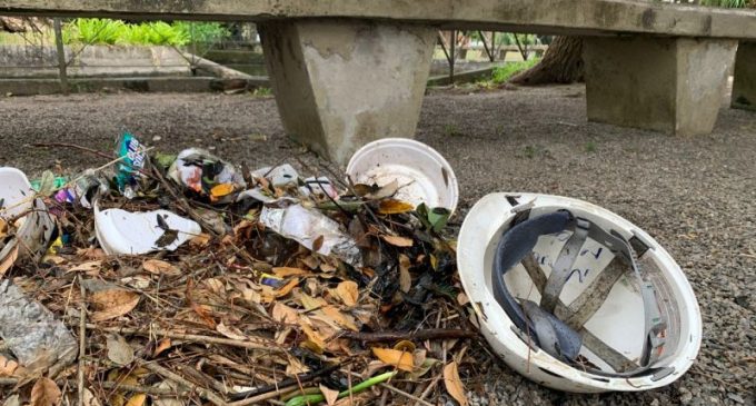 Sanep realiza manutenção do lago da Praça Coronel Pedro Osório