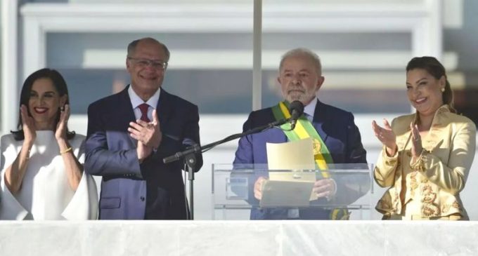 Os discursos do presidente Lula no Parlatório do Palácio do Planalto e no Congresso Nacional