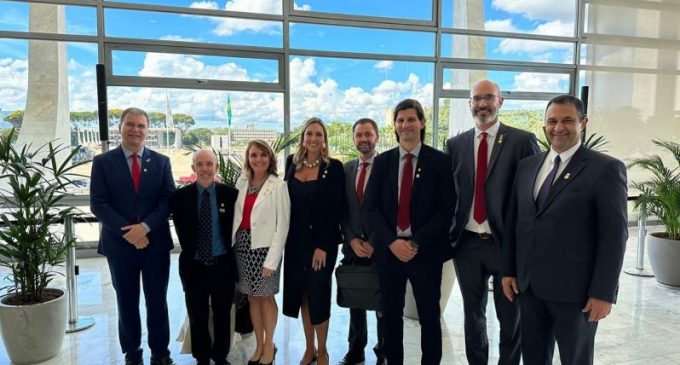 Reitores do IFSul, Flávio Nunes, e UFPel, Isabela Andrade, participam de reunião com o presidente Lula em Brasília