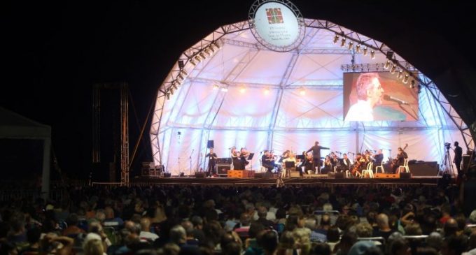 Laranjal recebe cerca de 8 mil pessoas para apresentação de Vitor Ramil e Orquestra de Câmara Theatro São Pedro