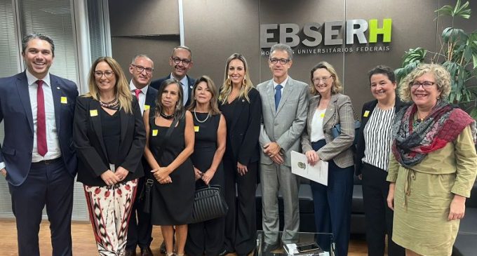 UFPel reúne-se com a presidência da Ebserh para tratar do déficit de anestesistas no HE