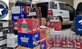 Receita Federal retém dois veículos com 600 litros de bebidas em Pelotas