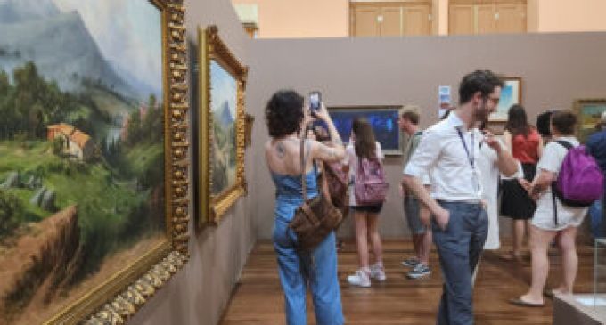 MALG realiza abertura da exposição das obras do Palácio Piratini restauradas pela UFPel