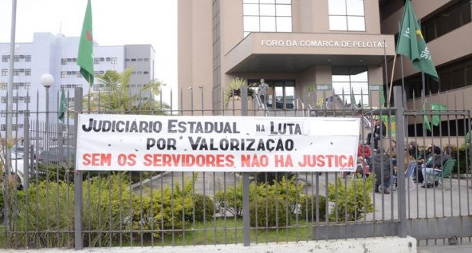 Servidores realizam apagão do Judiciário estadual nesta sexta-feira (31)