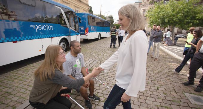 Frota de transporte rural recebe dois ônibus novos