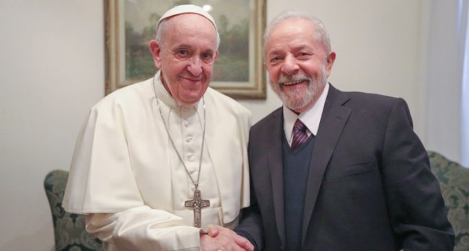 Lula convida Papa Francisco para visitar o Brasil