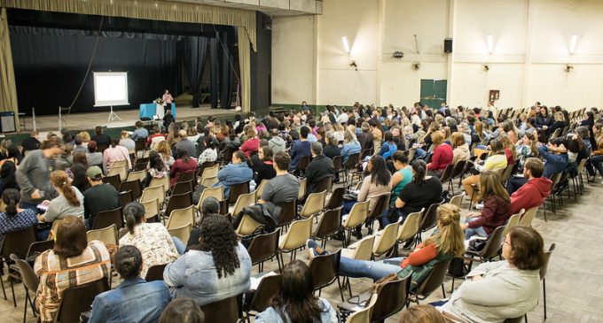 Município nomeia mais de 50 aprovados na área da educação