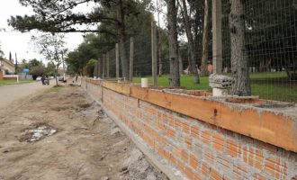 Construção dos muros no Parque da Baronesa está em andamento