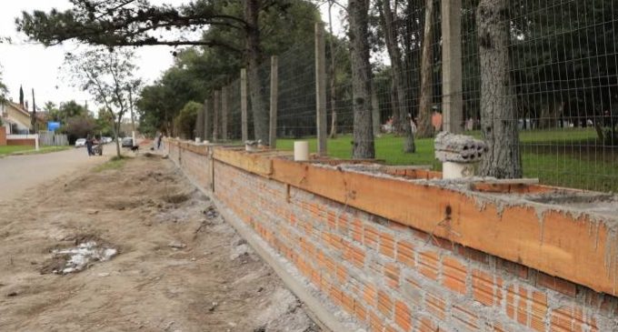 Construção dos muros no Parque da Baronesa está em andamento