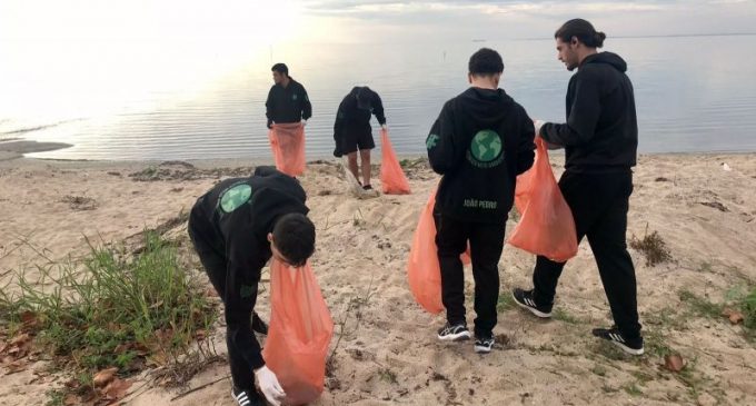 Sanep realiza mutirão de limpeza na orla do Laranjal