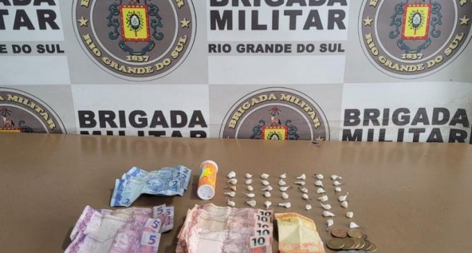 Brigada Militar prende um homem e uma mulher por tráfico de drogas em Pelotas