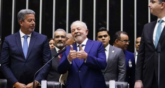 Lula libera R$ 5,3 bilhões em emendas PIX em meio à votação da reforma tributária