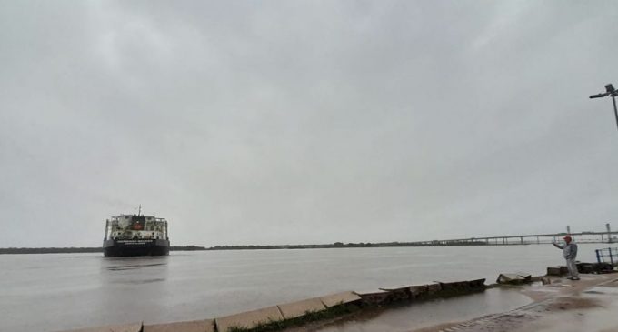 Chuvas deixam alagamentos e comprometem abastecimento de água em Pelotas