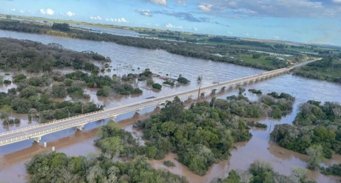 Ecosul faz sobrevoo para avaliar situação de alagamentos na região