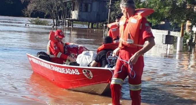 Mais de 200 Bombeiros Voluntários de 21 municípios atuam na zona de desastre no RS