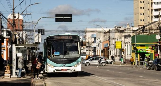 Tarifa de ônibus volta a ser igual para todos, com fim do subsídio