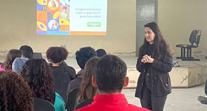 Alunos da escola Mário Meneghetti participam de ação do programa Viver Bem na Escola