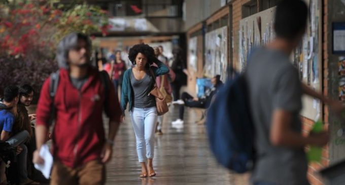 Negros são minoria no serviço público federal e têm menores salários