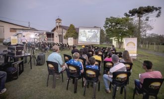 CineSolar chega a Pelotas com sessões gratuitas de cinema movido a energia solar, pipoca e atrações para toda a família