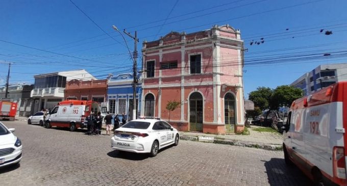 Desabamento deixa um ferido na zona do Porto em Pelotas