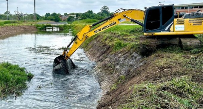 Sanep limpa e desobstrui 45 quilômetros de canais em 2023