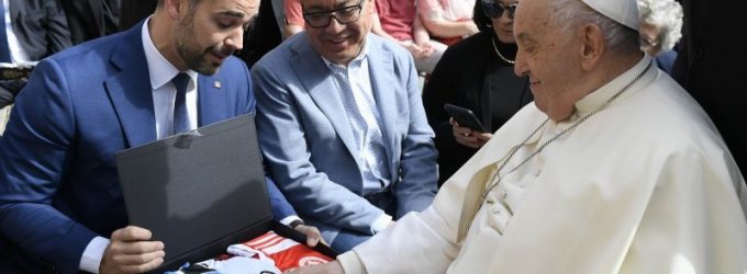 No Vaticano, governador convida Papa Francisco para vir ao RS em 2026
