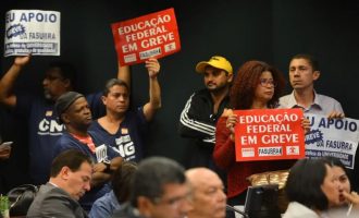 Servidores federais de educação iniciam greve na quarta-feira (03)