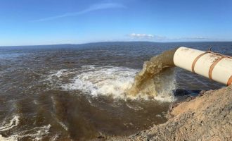 Sanep atua com bombeamento alternativo de drenagem no Laranjal