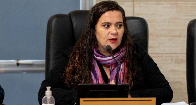 Afastamento da vereadora Fernanda Miranda entrará em discussão terça-feira