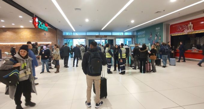 Embarques para primeiros voos comerciais movimentam terminal do ParkShopping Canoas nesta segunda-feira (27/05)