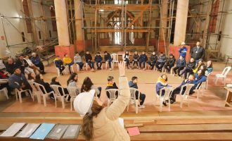 Crianças visitam obra de restauro da Igreja do Porto