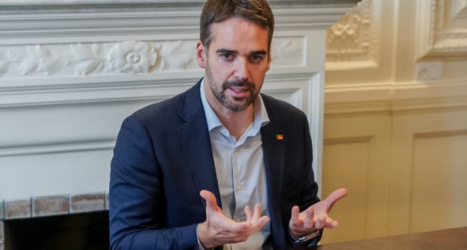 Eduardo Leite anuncia pré-candidatura à Presidência