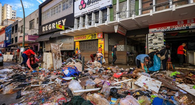 Pesquisa da FIERGS mostra que 63% das indústrias consultadas afetadas pelas enchentes sofreram paralisação de atividades