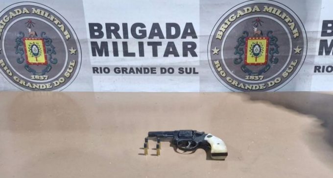 BM prende homem e apreende armas de fogo em Pelotas