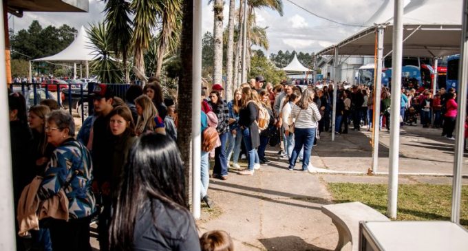 Movimento e visitas escolares marcam o primeiro dia da 30ª Fenadoce