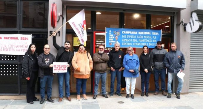 Dia Nacional de Luta: bancários de Pelotas e Região fecham Agência Pelotas do Santander