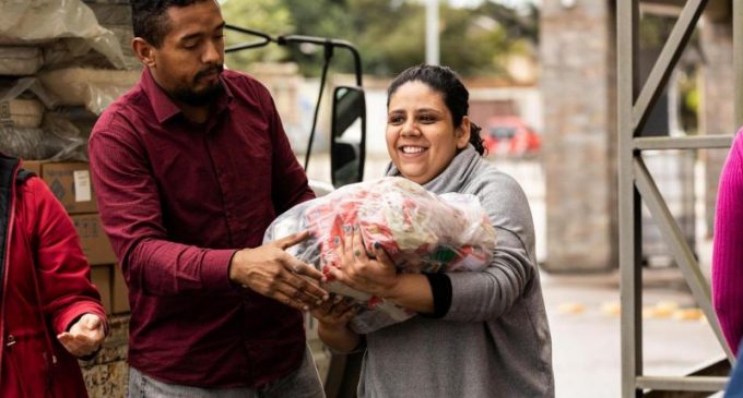 Prefeitura entrega doações a 113 famílias atingidas pela enchente