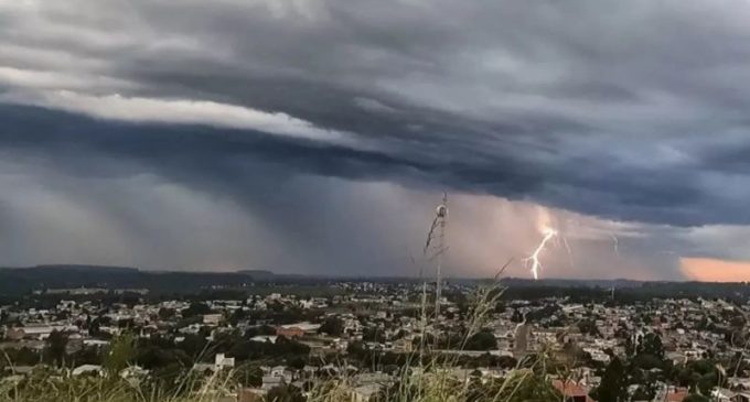 Governo orienta população sobre piora da qualidade do ar e possível “chuva preta” devido a queimadas