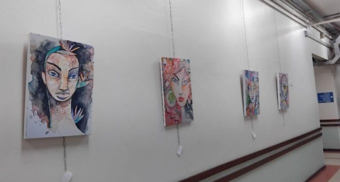 HE-UFPel promove exposição de arte com obras de paciente do SUS