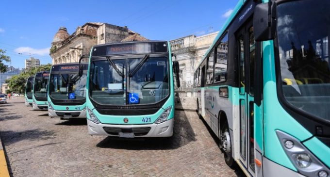 Consórcio entrega seis novos ônibus