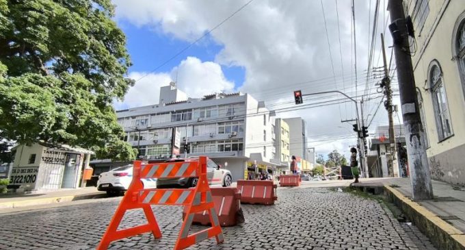 Cruzamento da Floriano com Santa Tecla terá bloqueio total de trânsito segunda-feira