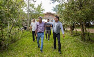 Marroni faz vistoria no Eco Camping Municipal