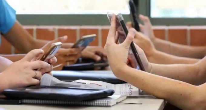 Volta às aulas sem celular: saiba como vai funcionar a nova lei