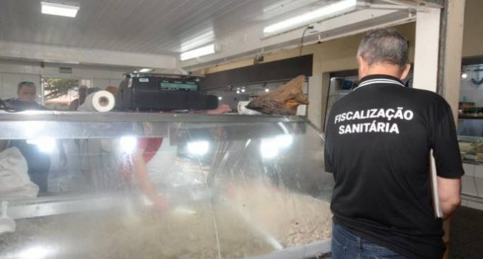 Vigilância Sanitária fiscaliza estabelecimentos no Mercado Central