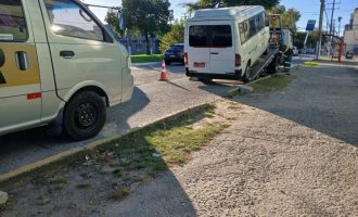 Fiscalização apreende três vans escolares com irregularidades