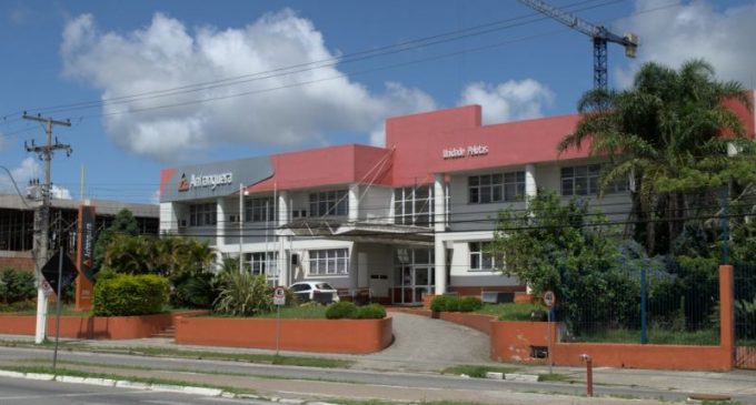Faculdade deverá indenizar aluna por atraso excessivo na emissão do diploma