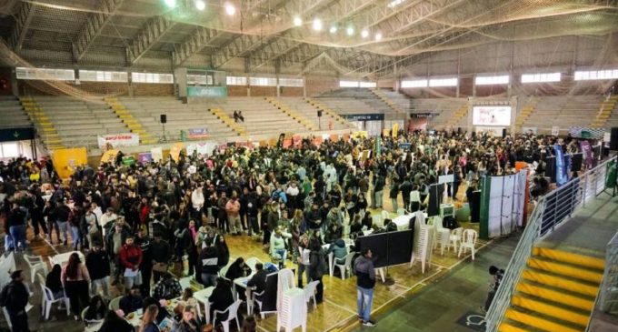 Emprega Pelotas leva mais de três mil pessoas ao Ginásio do Sesi