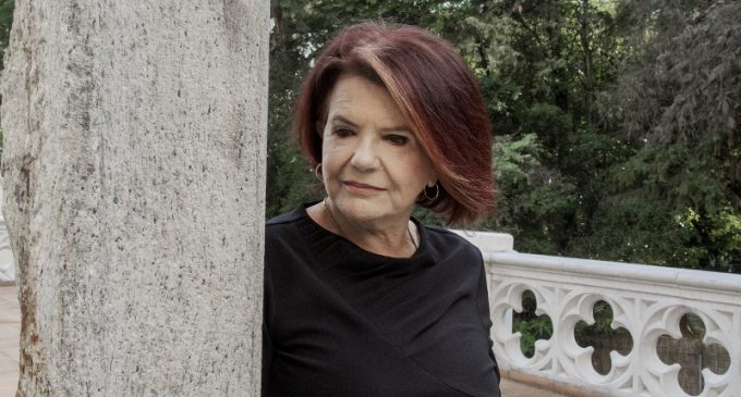 Hilda Simões Lopes lança o romance histórico Maya em Pelotas